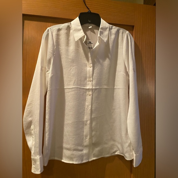 Express Ladies Winter White Button Down Shirt NWT Size XS - Picture 1 of 3